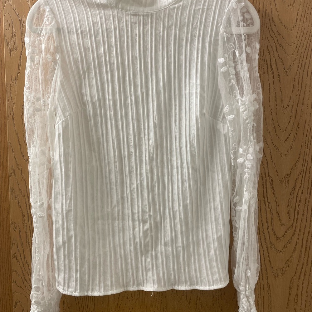 Elegant White Lace Sleeve Women's Top